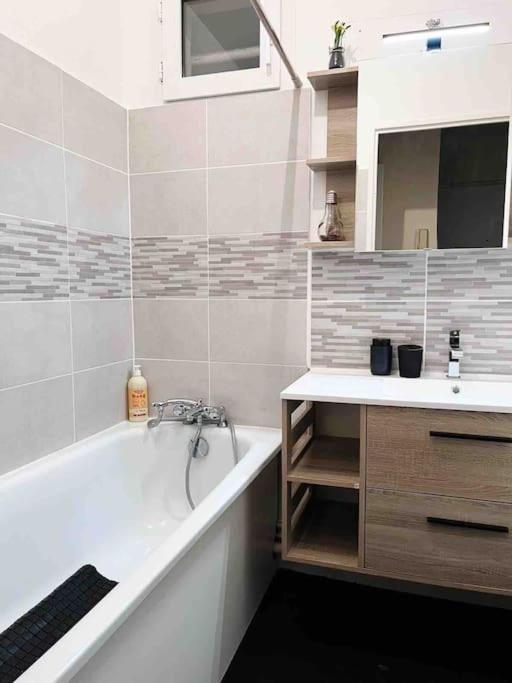 Entier Chambre+salon + Jardin & Terrasse *